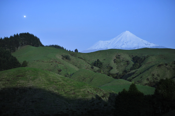 23. Moonrise on Mt Taranaki; Venus at greatest brilliancy