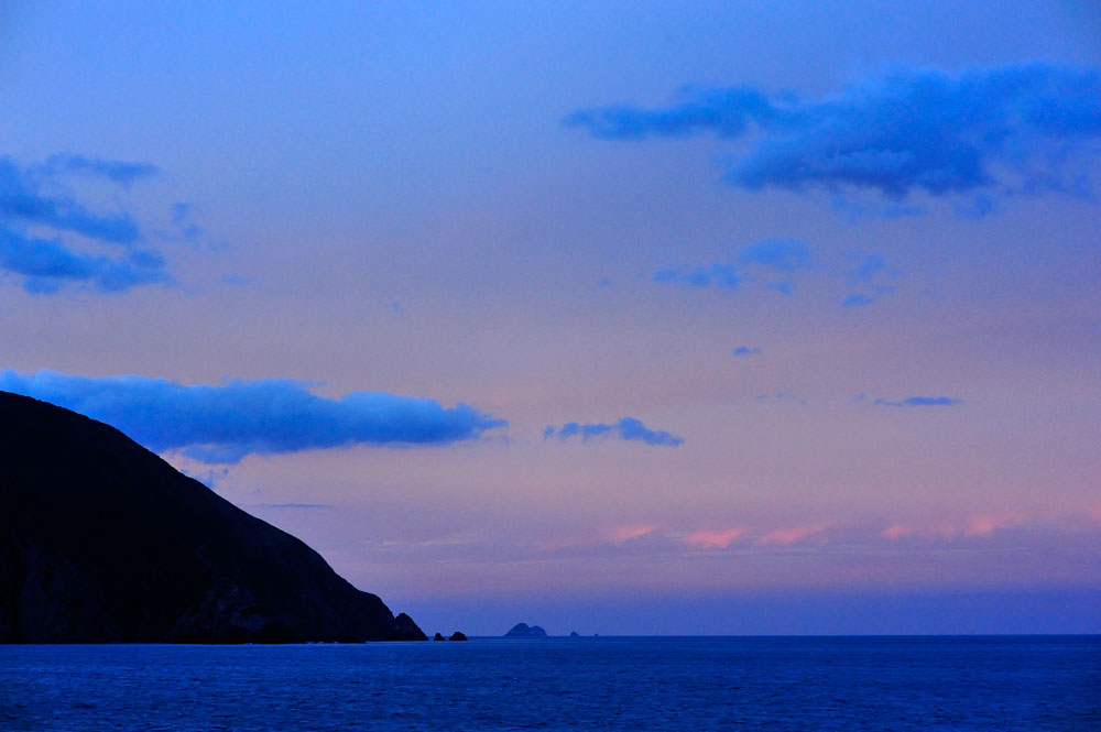 201. Leaving the South Island on dusk